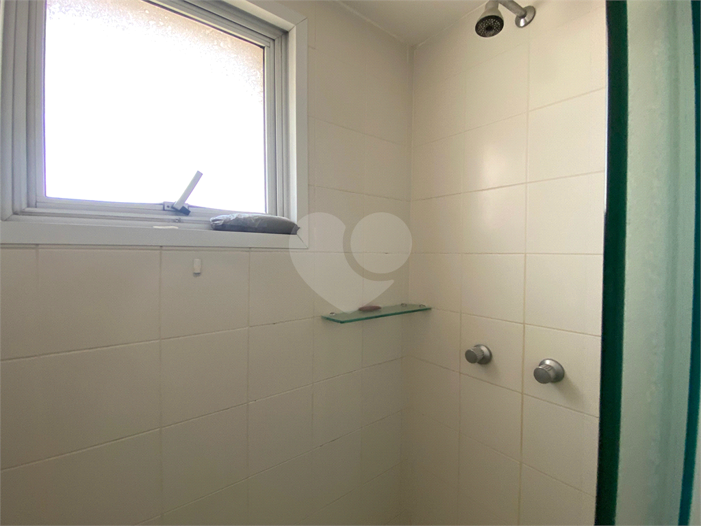 Apartamento com 02 dormitórios (uma suíte), 02 vagas, 600 metros do metrô.