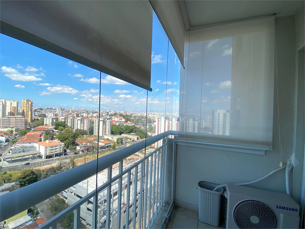 Apartamento com 02 dormitórios (uma suíte), 02 vagas, 600 metros do metrô.