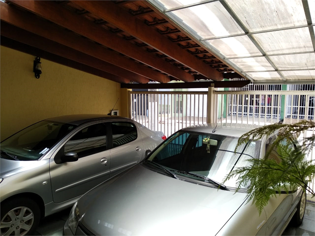 Casa térrea em Atibaia com 2 dormitório, sendo 1 suíte. Com armários embutidos.