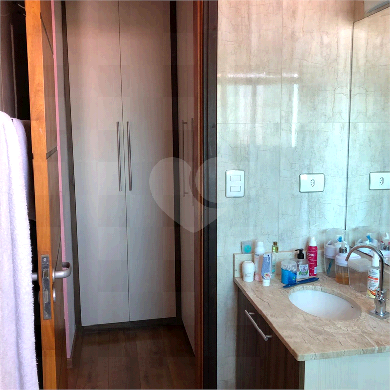 Sobrado no bairro do Imirim com 3 suítes sendo 1 suíte com sacada e armários embutidos. 