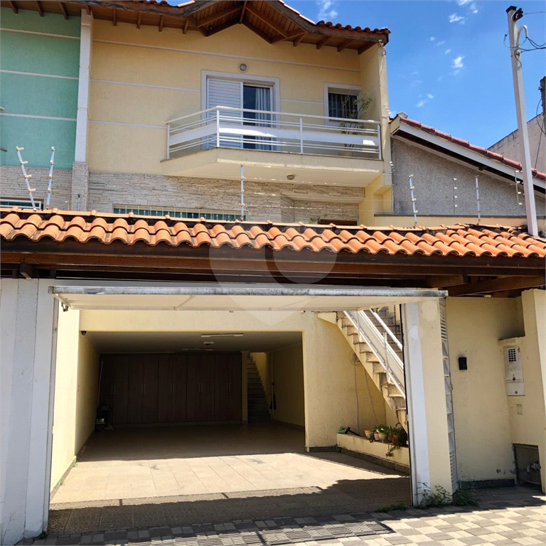 Sobrado no bairro do Imirim com 3 suítes sendo 1 suíte com sacada e armários embutidos. 