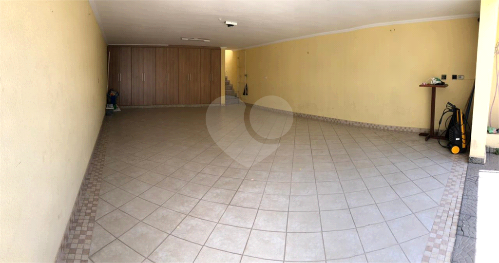 Sobrado no bairro do Imirim com 3 suítes sendo 1 suíte com sacada e armários embutidos. 