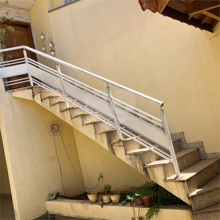 Sobrado no bairro do Imirim com 3 suítes sendo 1 suíte com sacada e armários embutidos. 