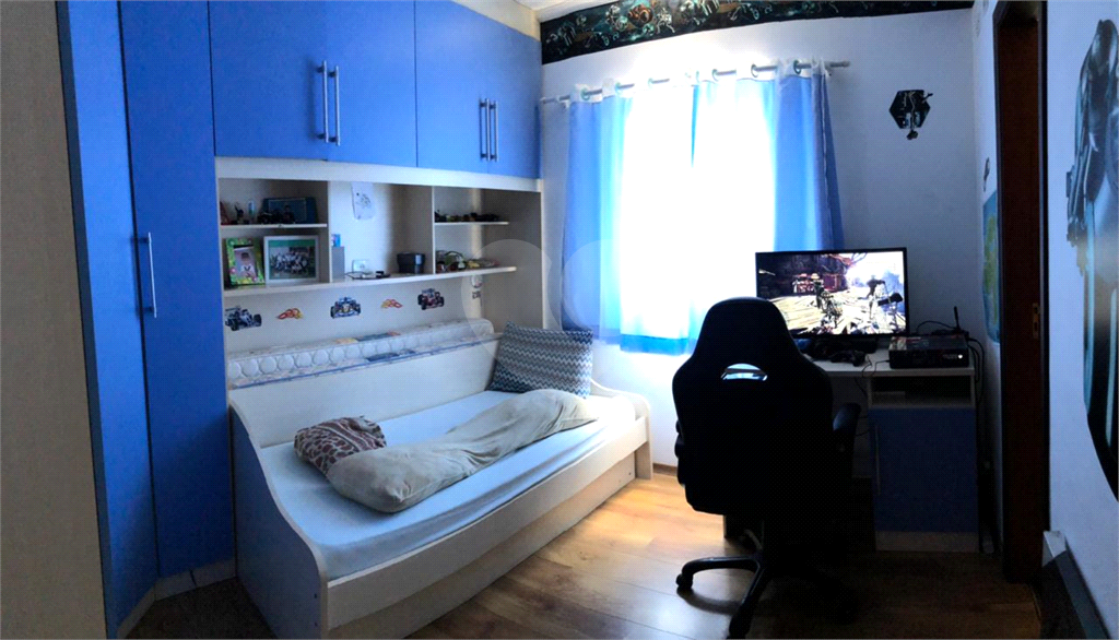 Sobrado no bairro do Imirim com 3 suítes sendo 1 suíte com sacada e armários embutidos. 