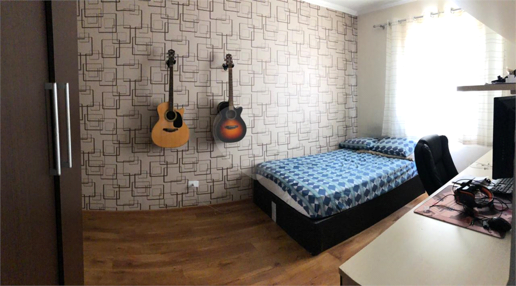 Sobrado no bairro do Imirim com 3 suítes sendo 1 suíte com sacada e armários embutidos. 