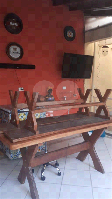 Sobrado no bairro do Imirim com 3 suítes sendo 1 suíte com sacada e armários embutidos. 