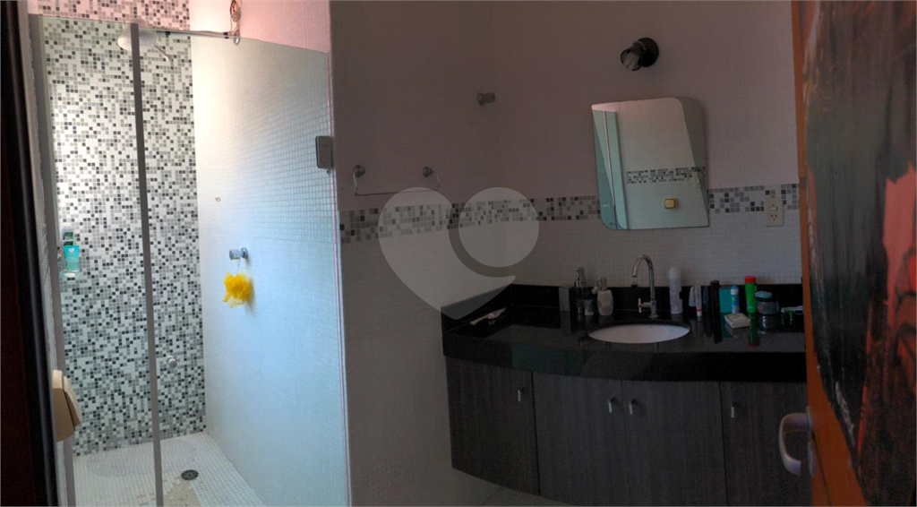 Sobrado no bairro do Imirim com 3 suítes sendo 1 suíte com sacada e armários embutidos. 