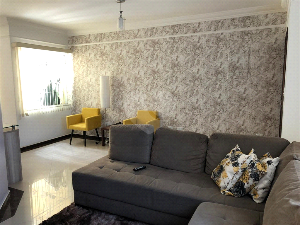 Sobrado no bairro do Imirim com 3 suítes sendo 1 suíte com sacada e armários embutidos. 