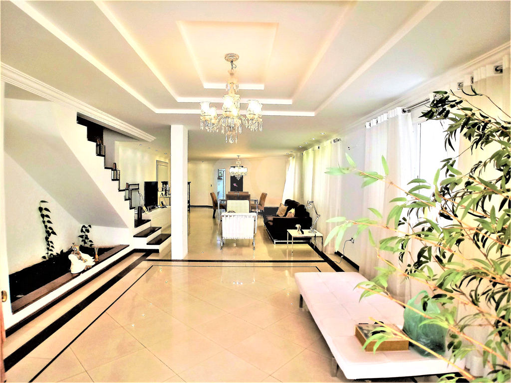 Sobrado impecável na Barra Funda, suítes amplas com closet e muito conforto!