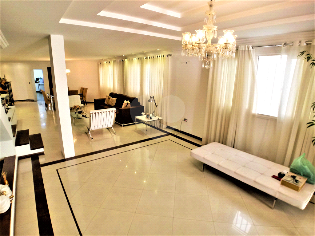 Sobrado impecável na Barra Funda, suítes amplas com closet e muito conforto!