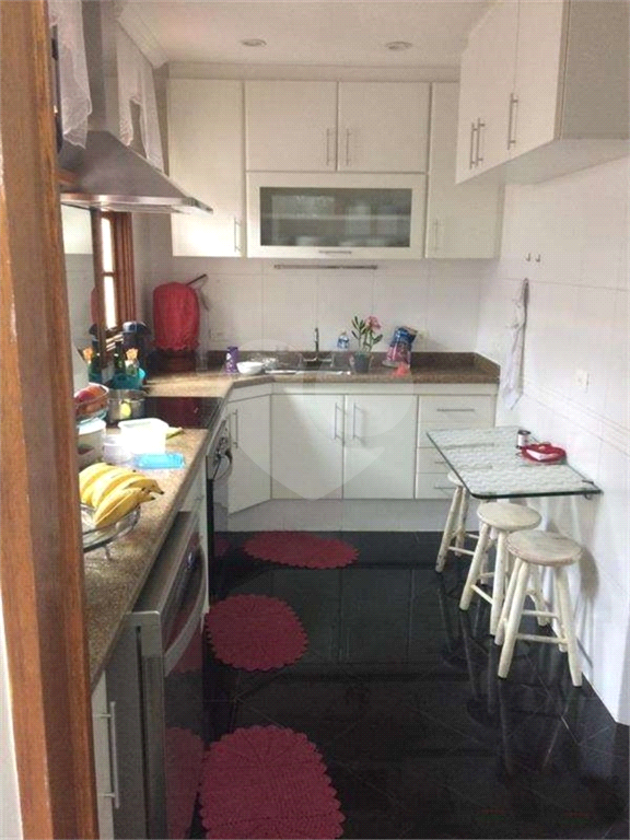 Casa assobradada em Vila no Bairro do Tremembé com 3 dormitórios sendo 1 suíte com varanda.