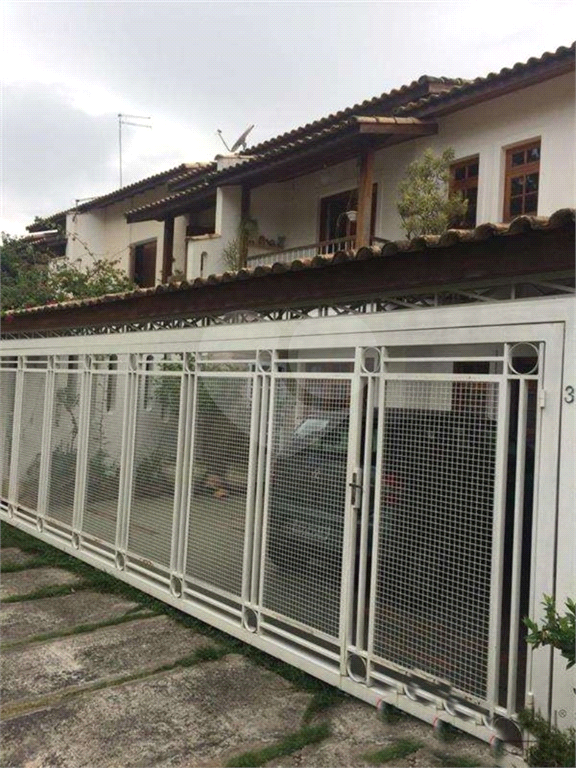 Casa assobradada em Vila no Bairro do Tremembé com 3 dormitórios sendo 1 suíte com varanda.