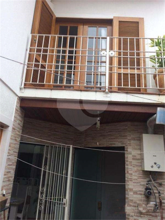 Casa assobradada em Vila no Bairro do Tremembé com 3 dormitórios sendo 1 suíte com varanda.
