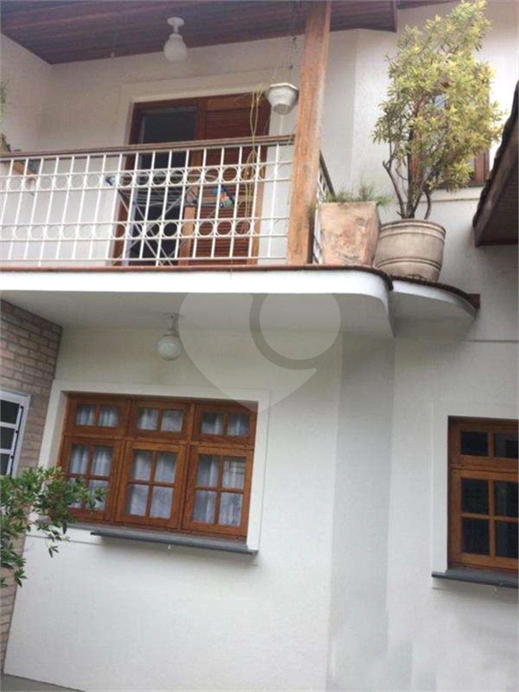 Casa assobradada em Vila no Bairro do Tremembé com 3 dormitórios sendo 1 suíte com varanda.