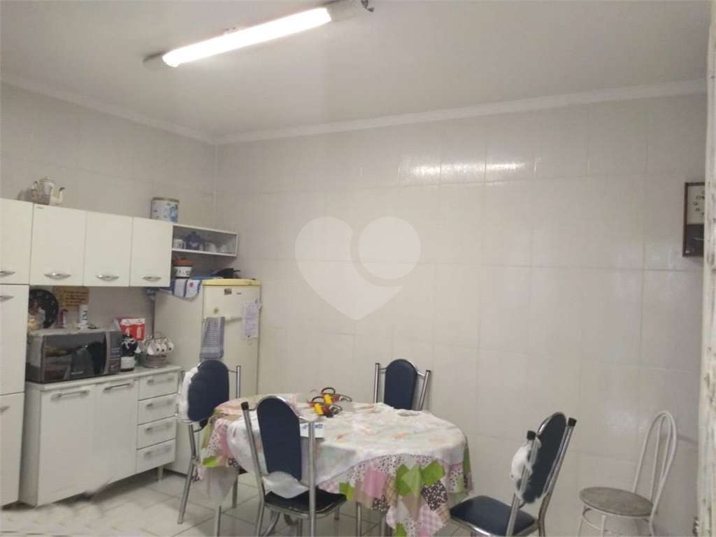 Três imóveis no mesmo terreno na Vila Medeiros. Precisa de reforma. 