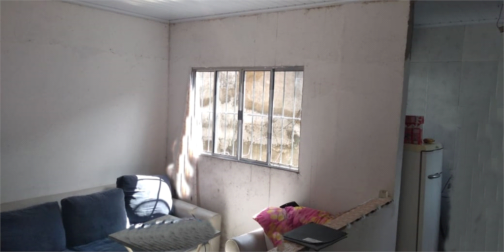 Três imóveis no mesmo terreno na Vila Medeiros. Precisa de reforma. 