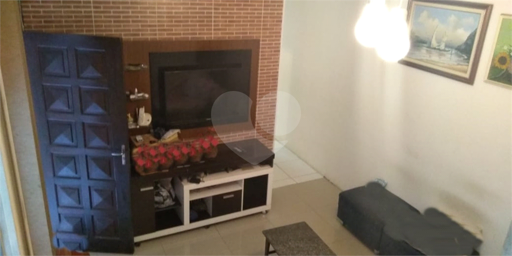 Três imóveis no mesmo terreno na Vila Medeiros. Precisa de reforma. 