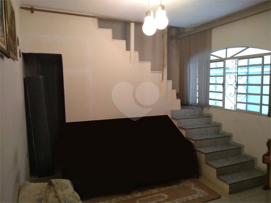 Três imóveis no mesmo terreno na Vila Medeiros. Precisa de reforma. 