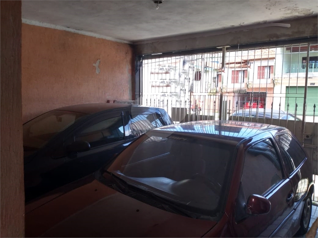 Três imóveis no mesmo terreno na Vila Medeiros. Precisa de reforma. 
