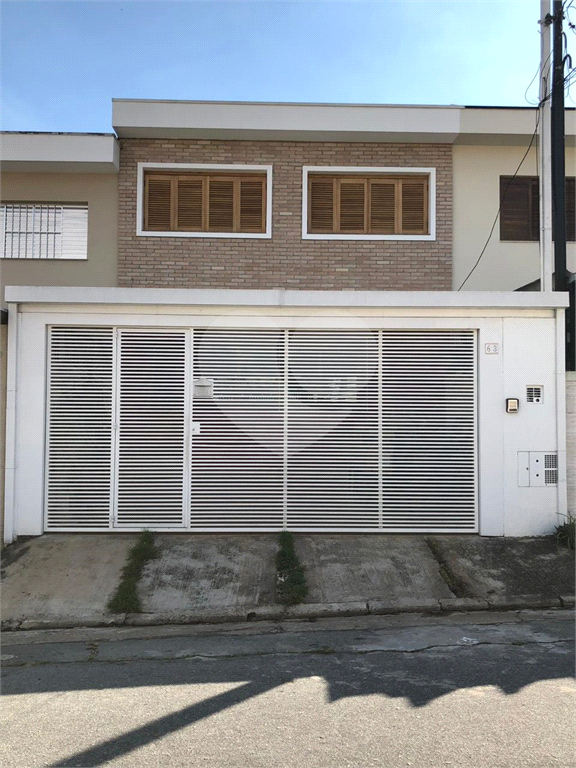Sobrado reformado, bem iluminado e arejado. 3 dormitórios sendo 1 suíte.