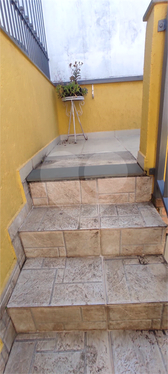 Sobrado reformado, bem iluminado e arejado. 3 dormitórios sendo 1 suíte.