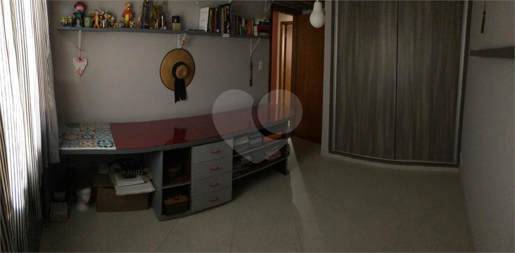 Sobrado reformado, bem iluminado e arejado. 3 dormitórios sendo 1 suíte.