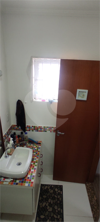 Sobrado reformado, bem iluminado e arejado. 3 dormitórios sendo 1 suíte.