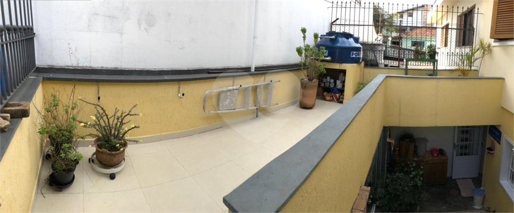 Sobrado reformado, bem iluminado e arejado. 3 dormitórios sendo 1 suíte.