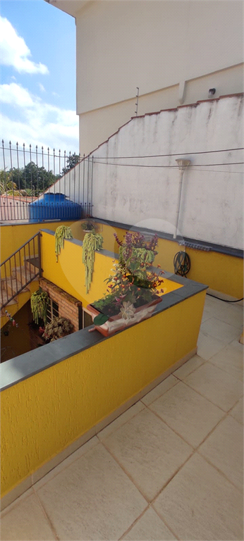 Sobrado reformado, bem iluminado e arejado. 3 dormitórios sendo 1 suíte.