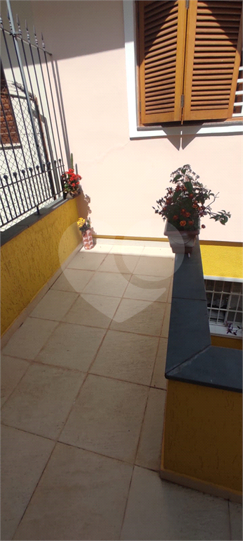 Sobrado reformado, bem iluminado e arejado. 3 dormitórios sendo 1 suíte.