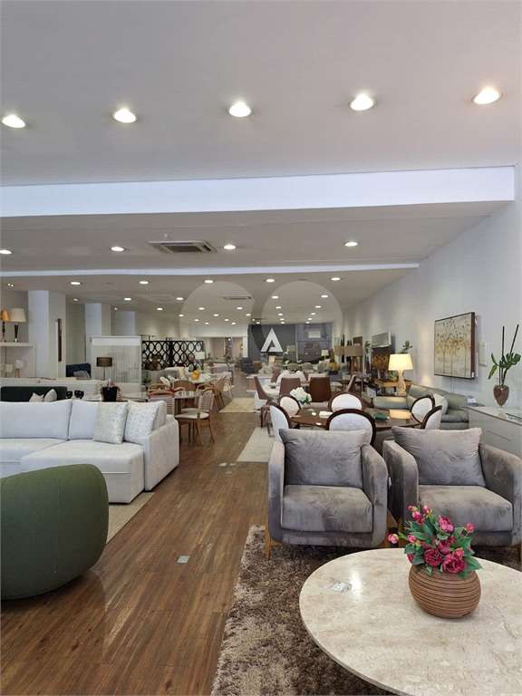 Prédio Comercial na Avenida Ataliba Leonel