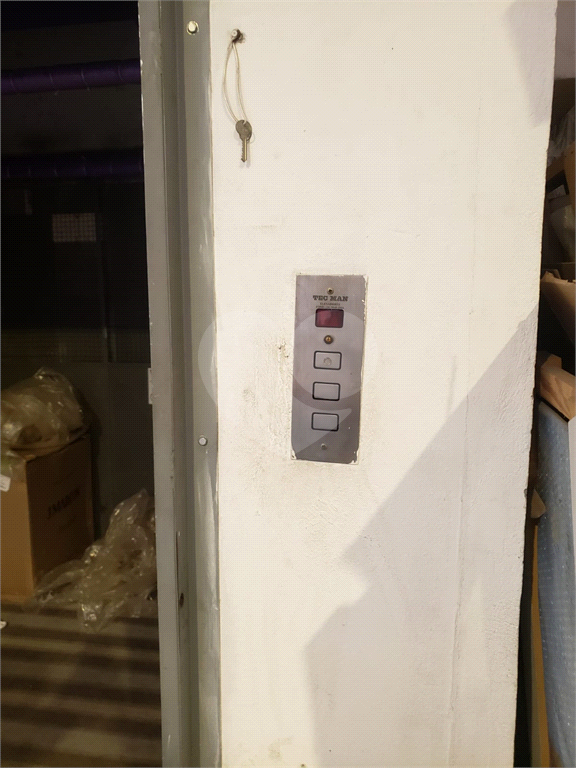 Prédio Comercial na Avenida Ataliba Leonel