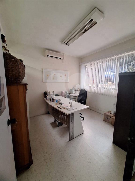 Prédio Comercial na Avenida Ataliba Leonel