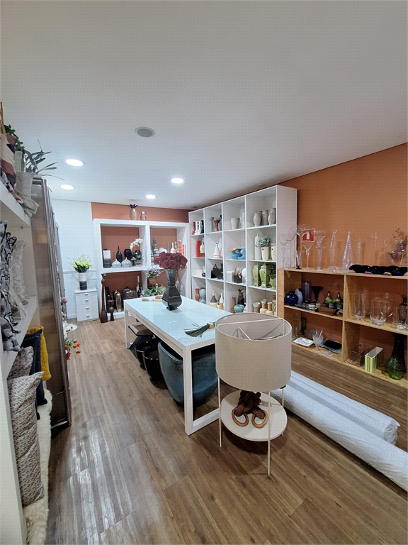 Prédio Comercial na Avenida Ataliba Leonel