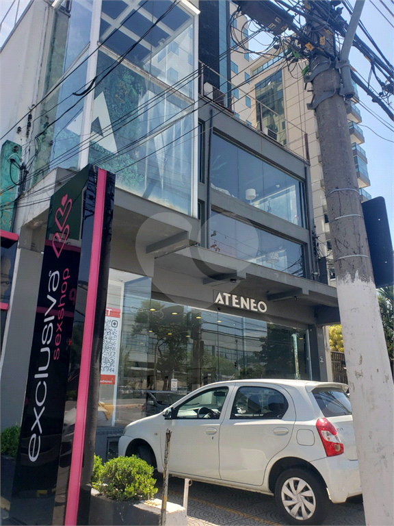 Prédio Comercial na Avenida Ataliba Leonel
