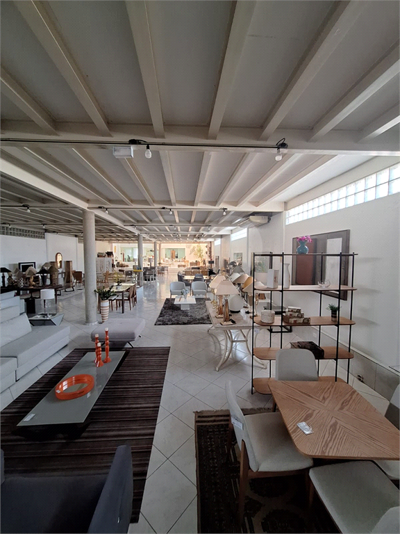 Prédio Comercial na Avenida Ataliba Leonel