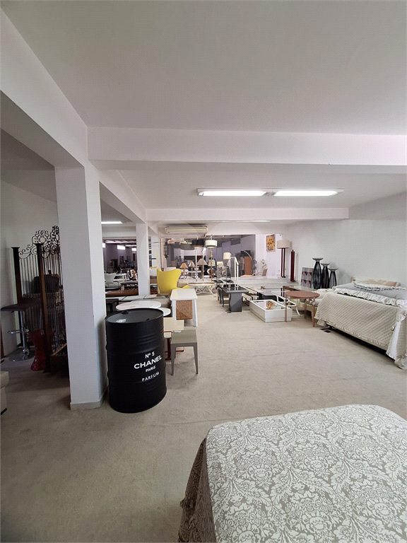 Prédio Comercial na Avenida Ataliba Leonel