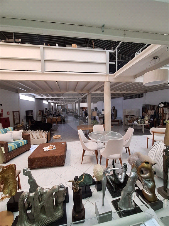 Prédio Comercial na Avenida Ataliba Leonel