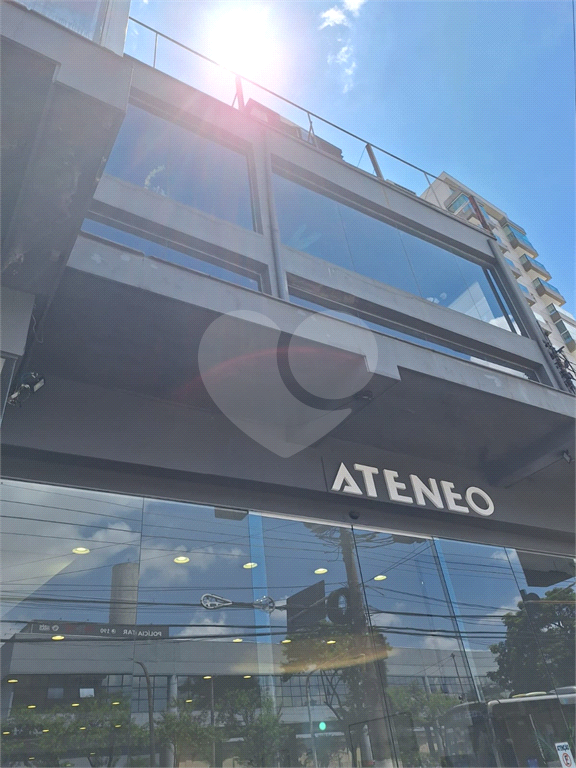 Prédio Comercial na Avenida Ataliba Leonel