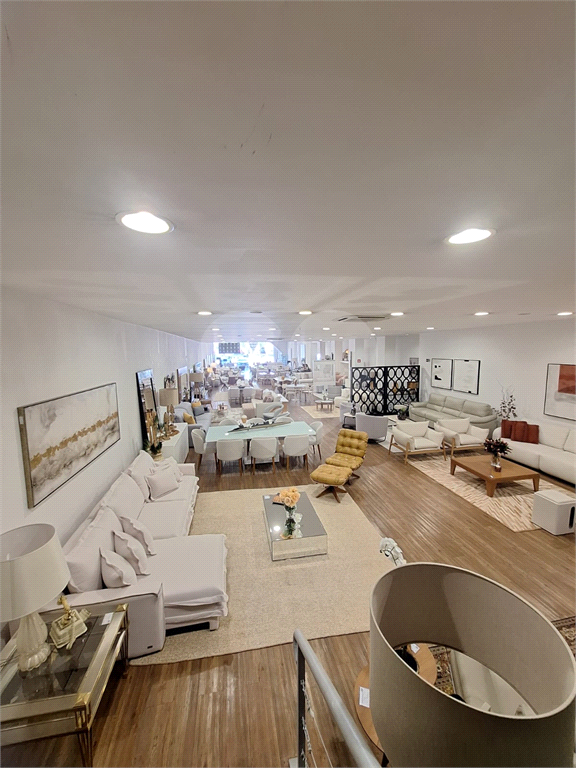 Prédio Comercial na Avenida Ataliba Leonel