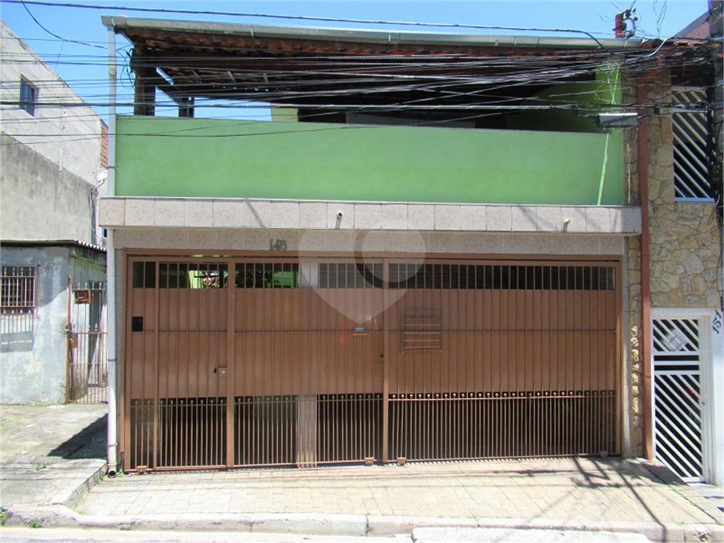 Sobrado no bairro do Horto Florestal com 194 metros quadrados. 2 dormitórios. Escritório.