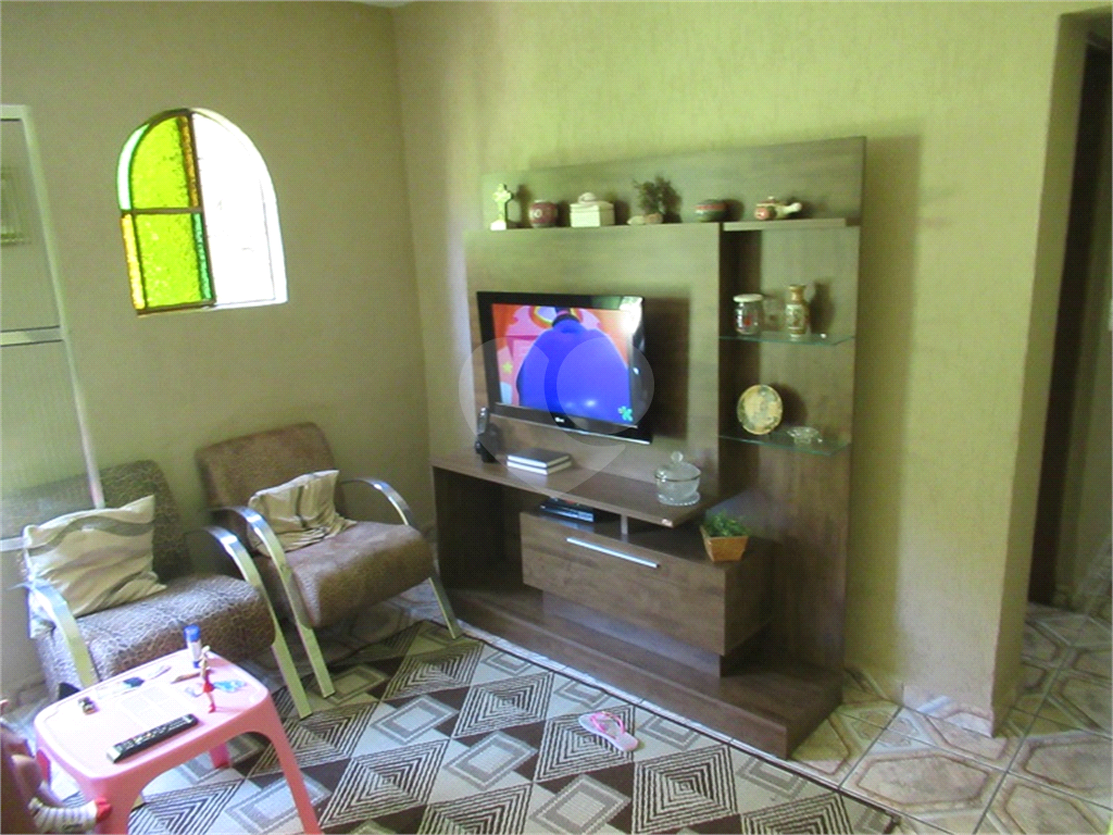 Sobrado no bairro do Horto Florestal com 194 metros quadrados. 2 dormitórios. Escritório.