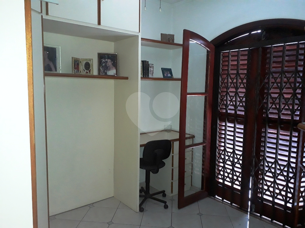 Belo sobrado de alto padrão no Jd. Guapira com 506 m² de área total
