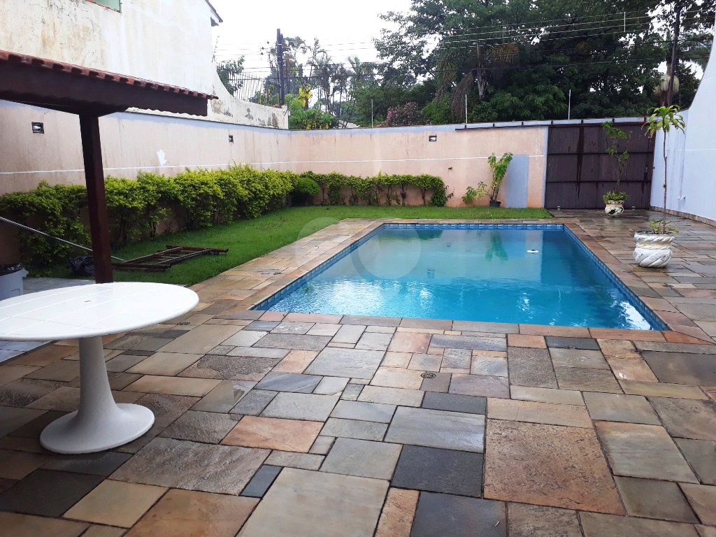 Belo sobrado de alto padrão no Jd. Guapira com 506 m² de área total