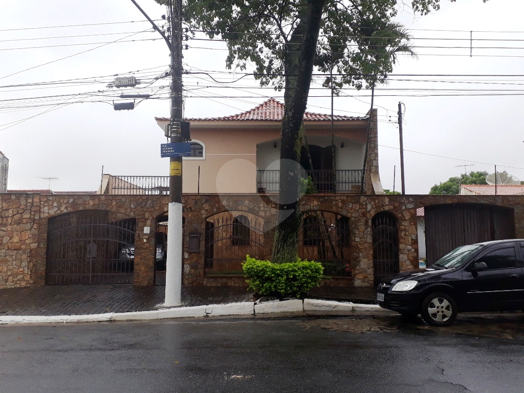 Belo sobrado de alto padrão no Jd. Guapira com 506 m² de área total