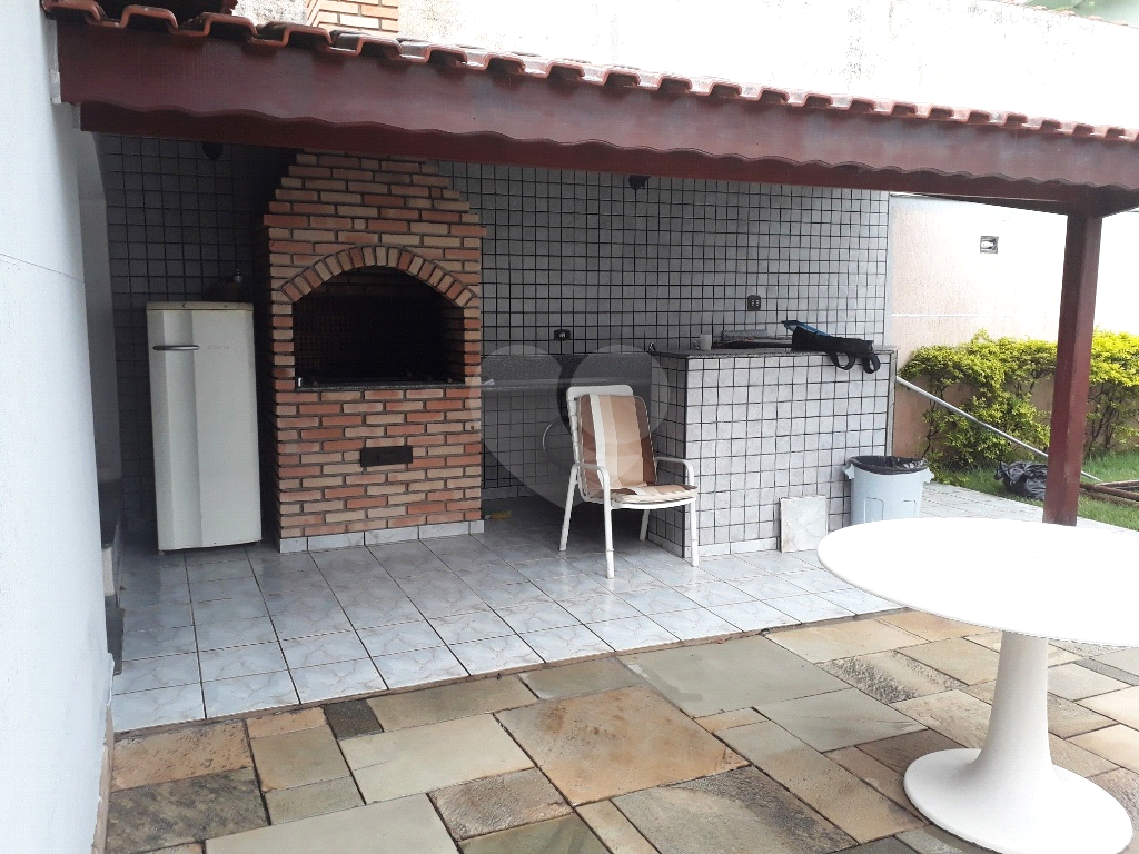 Belo sobrado de alto padrão no Jd. Guapira com 506 m² de área total