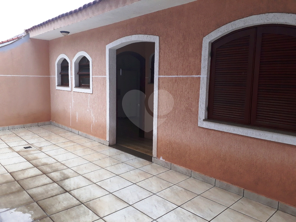 Belo sobrado de alto padrão no Jd. Guapira com 506 m² de área total