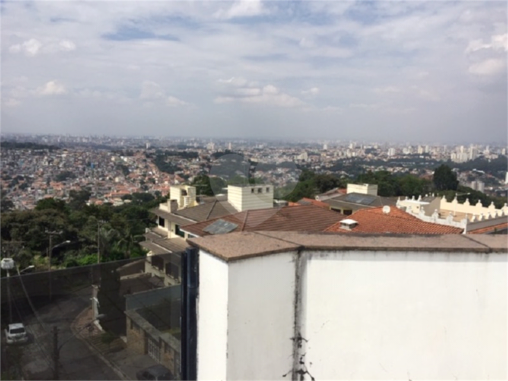Sobrado com vista espetacular de São Paulo em rua fechada com guarita e segurança 24 horas