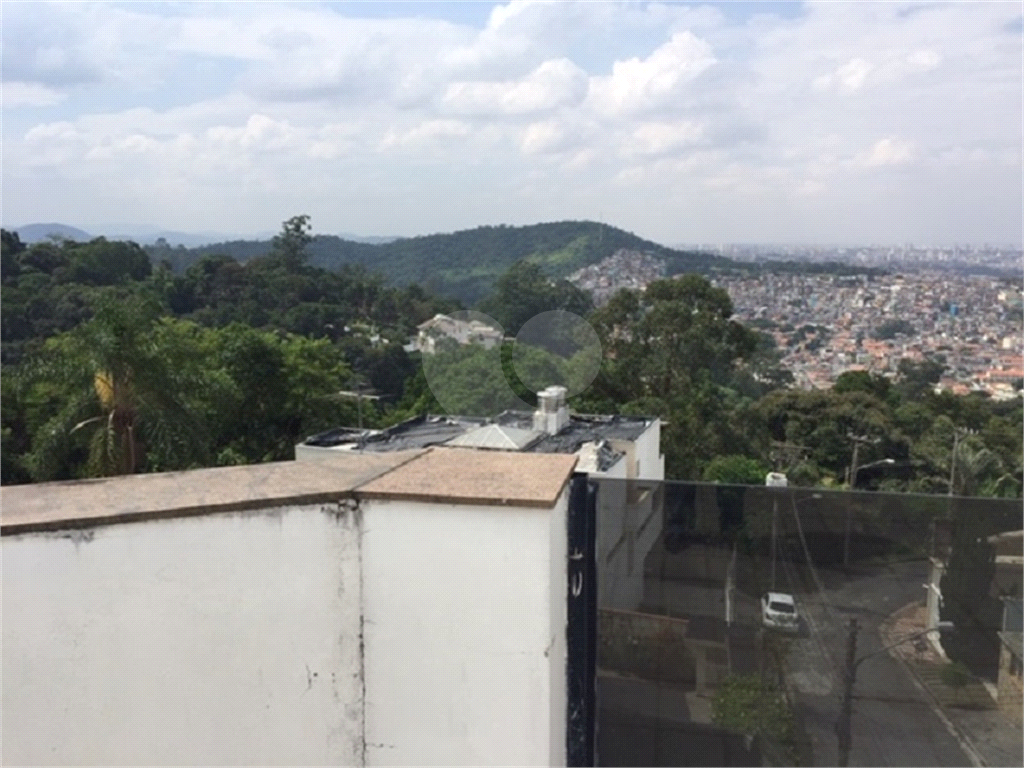 Sobrado com vista espetacular de São Paulo em rua fechada com guarita e segurança 24 horas