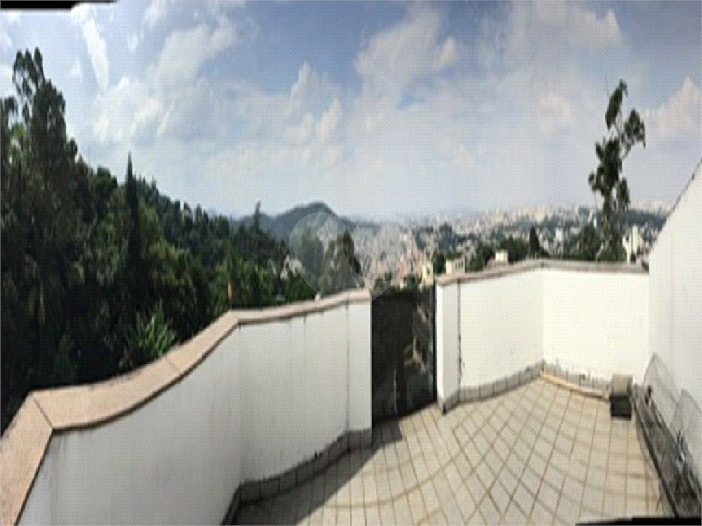 Sobrado com vista espetacular de São Paulo em rua fechada com guarita e segurança 24 horas